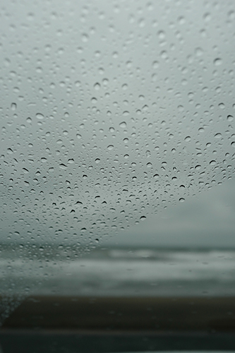 雨の海