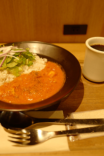 〈5 CROSSTIES COFFEE〉でカレーライスとコーヒー