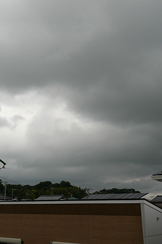 今朝の曇り空