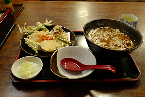 布袋庵の野菜天そば