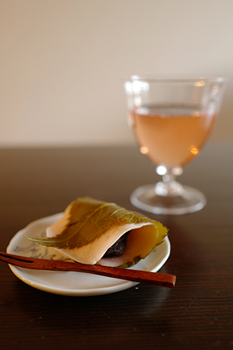 桜餅とロゼワイン
