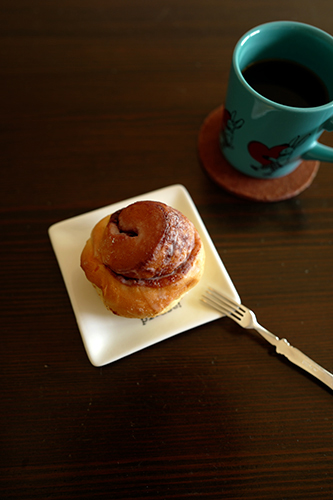 コーヒーとシナモンロール