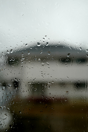 雨の窓