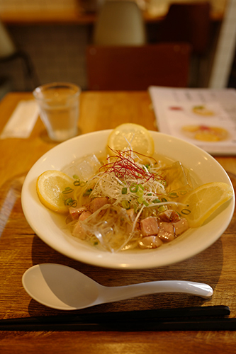 〈うみかぜ〉の冷やしラーメン